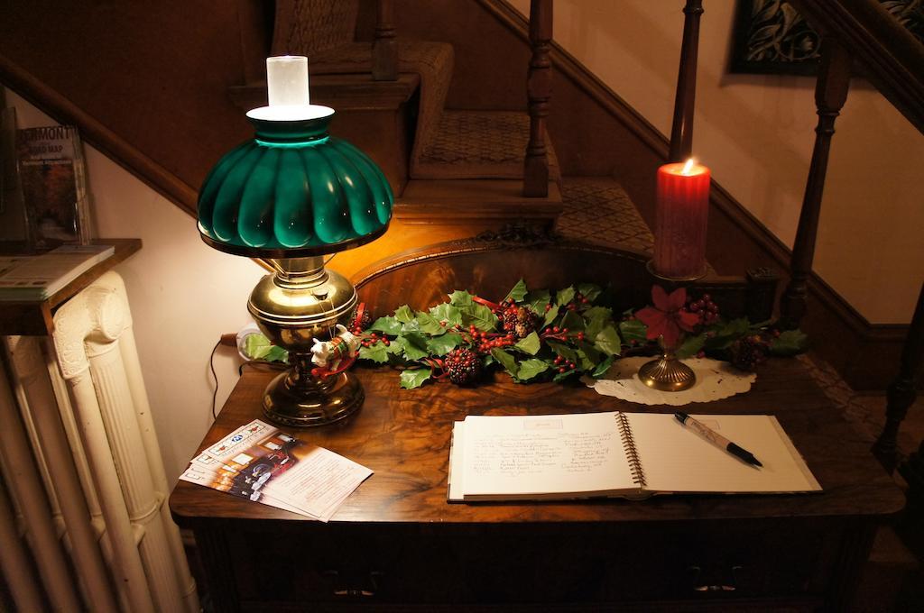 Maplecroft Bed & Breakfast Barre Bagian luar foto