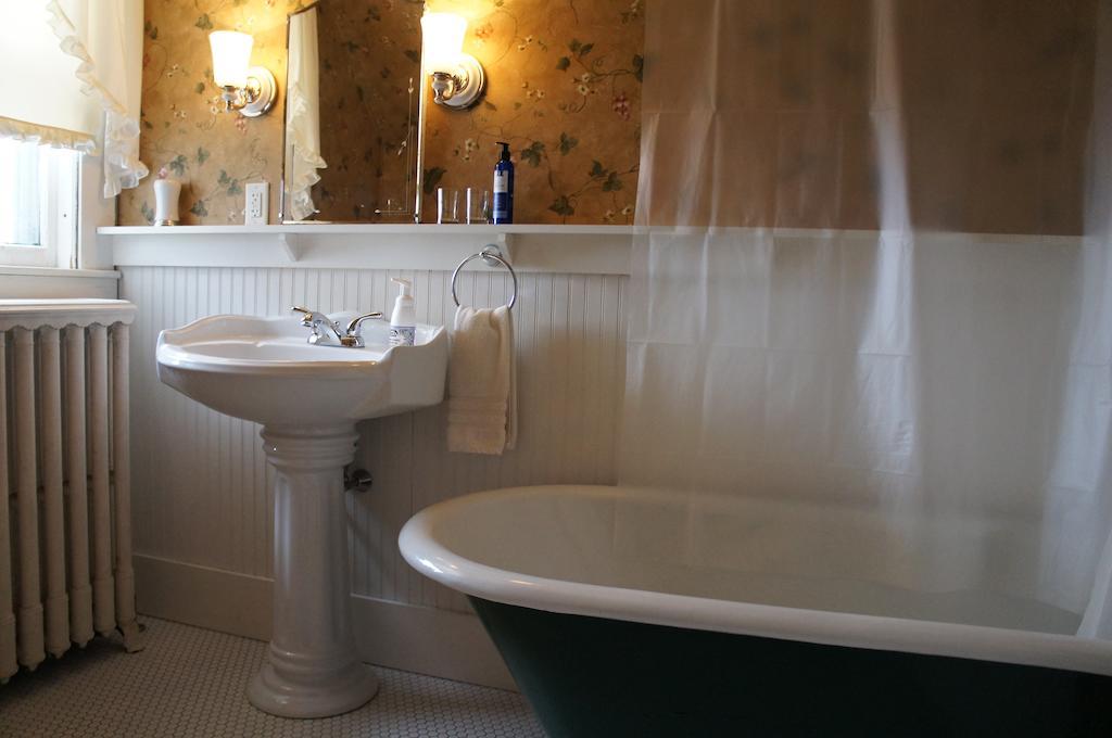 Maplecroft Bed & Breakfast Barre Ruang foto